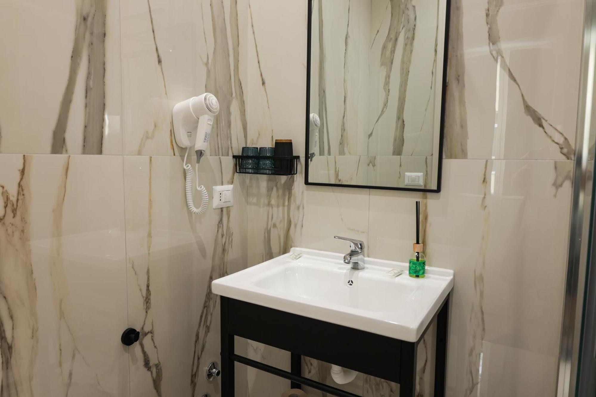 Napoli Station Rooms Экстерьер фото